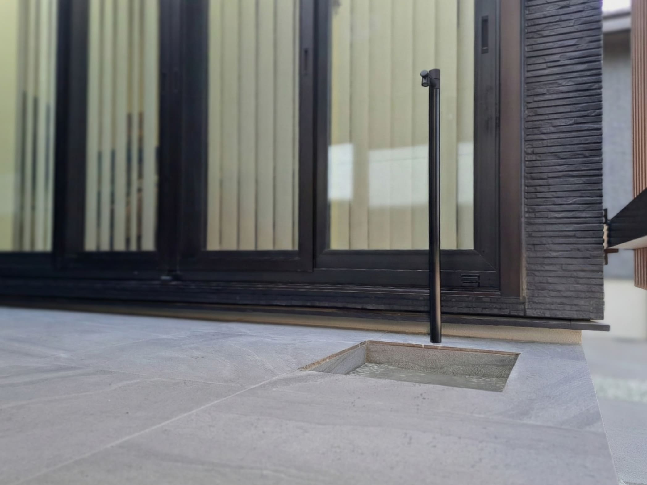 ジラーレと造作タイルの水受け